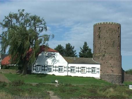 Rees : Rheinpromenade, Mühlenturm und Kolpinghaus
